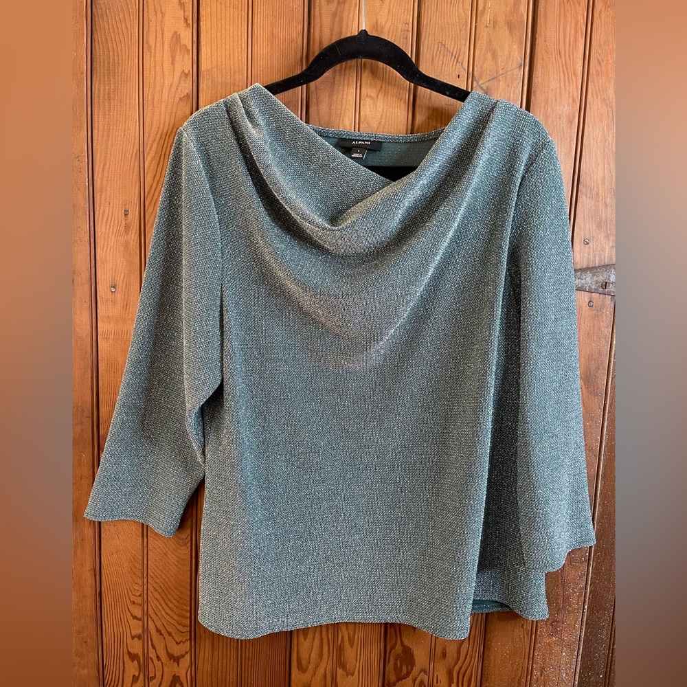 Large Alfani Top Green Sparkly size Large